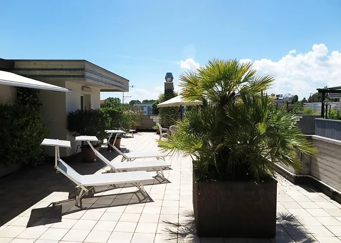 Numi & Medusa Hotel 3*